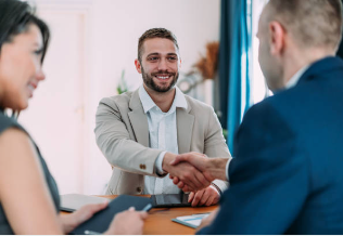 How to Choose The Right Realtors In Milwaukee | Complete Buyer's Guide 1 How to Choose The Right Realtors In Milwaukee | 2025 Complete Buyer's Guide